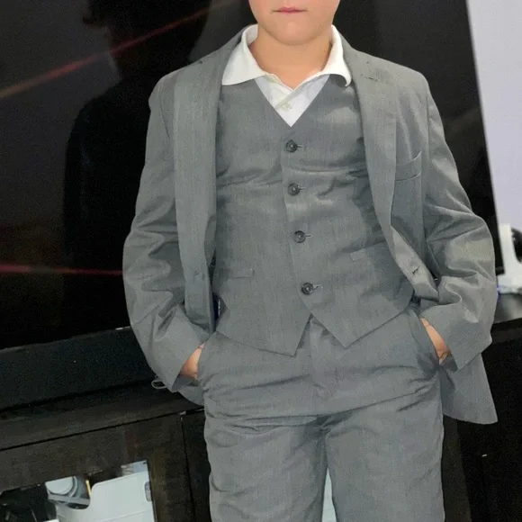 elegant suit for boys